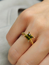 Goldring mit grünem Stein von Lymaja